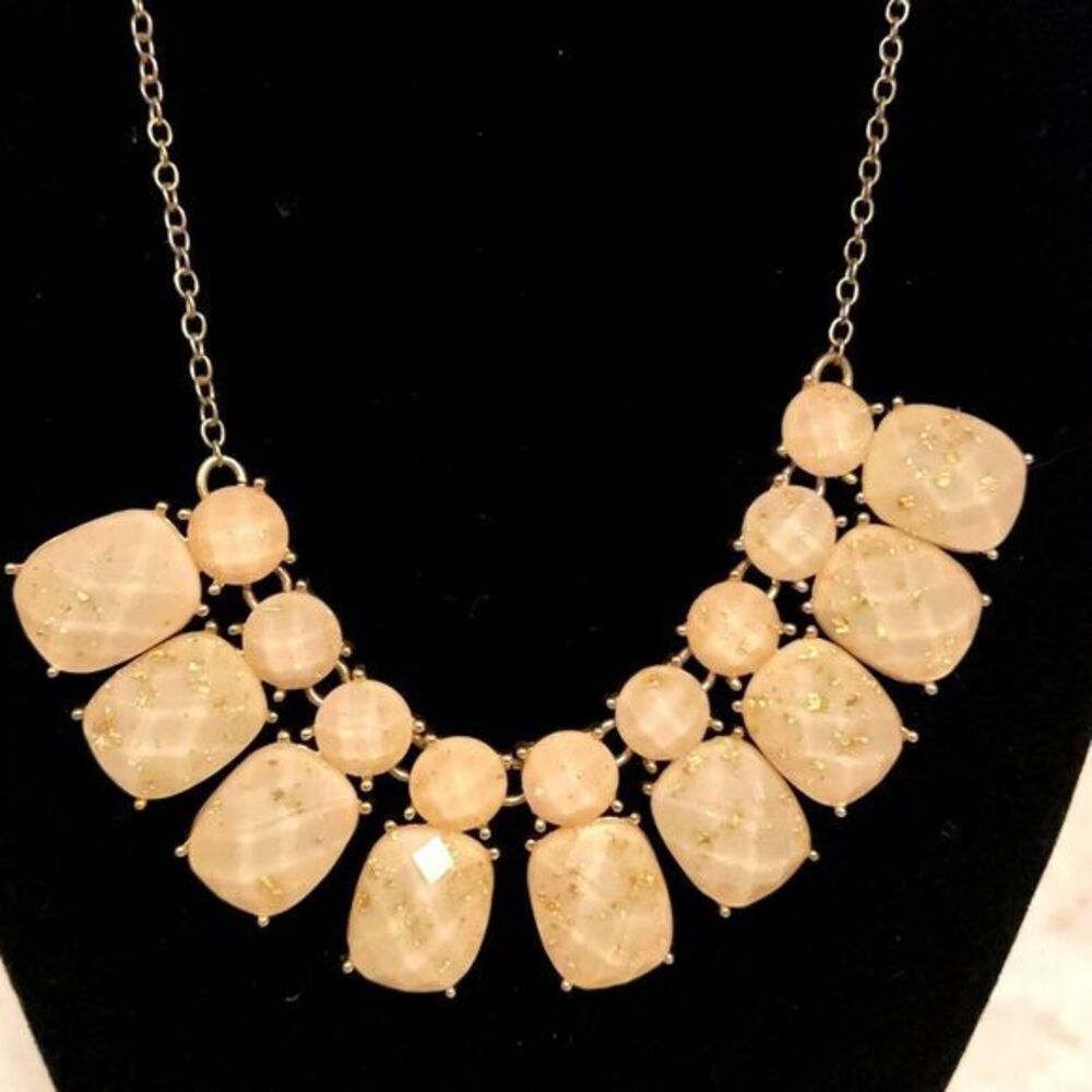 Women's‎ NWT Signed Beige Statement Necklace 16 in